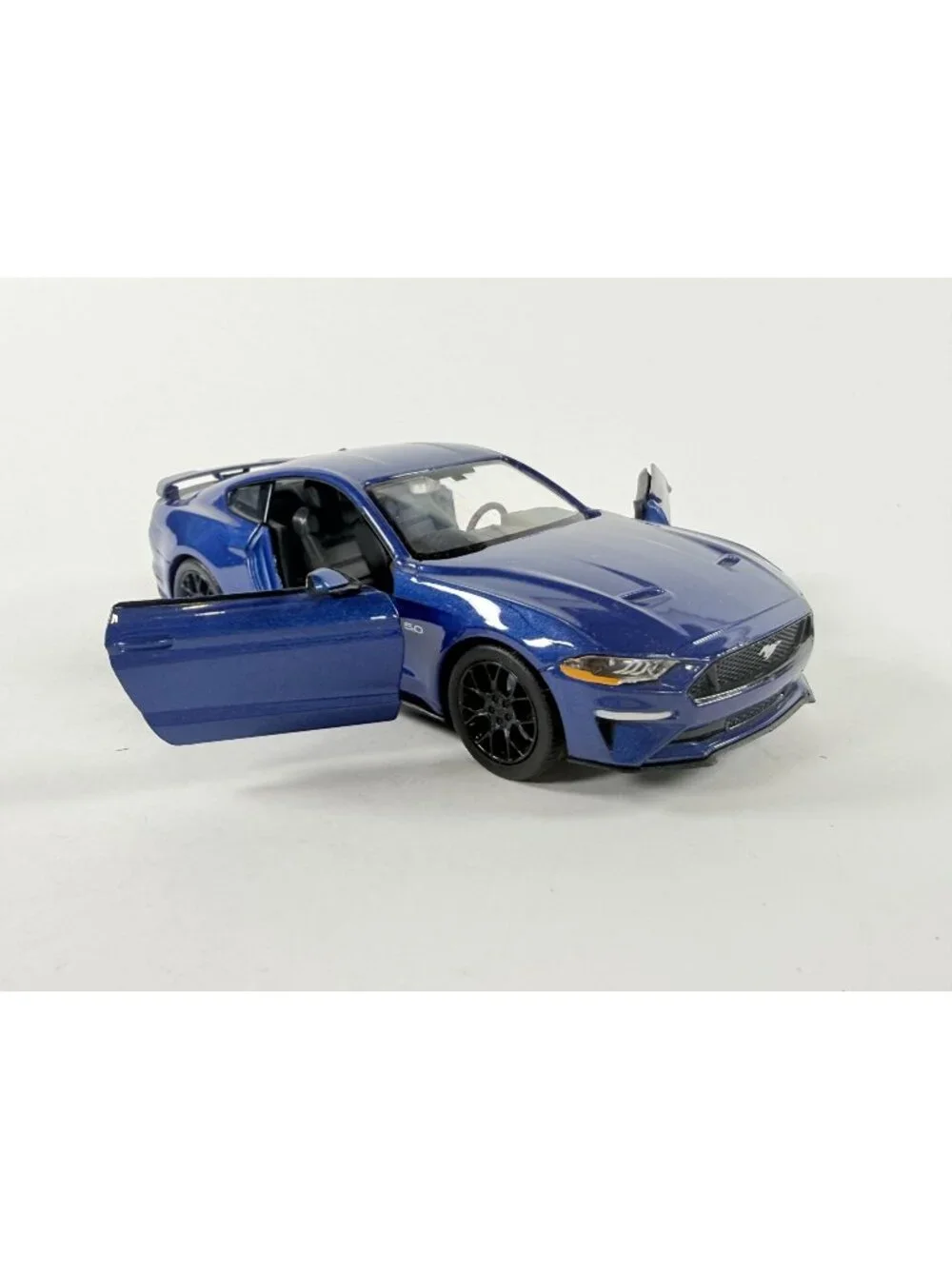 Motor Max 2018 Ford Mustang GT 1:24 Diecast Model Car Blue